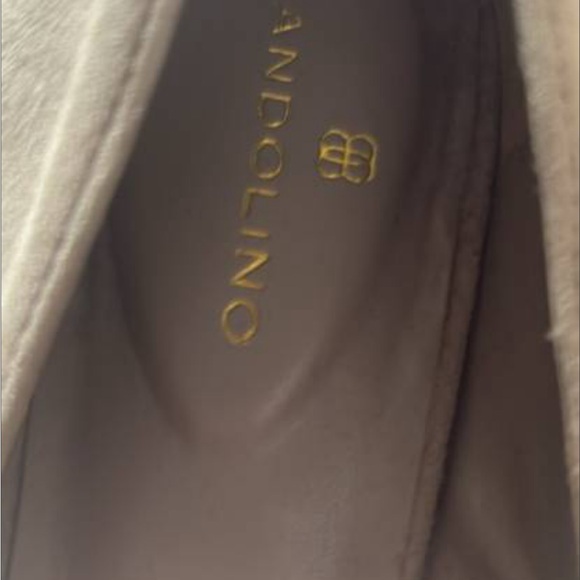 Bandolino Suede Heels Classic Peep-Toe Design - Picture 4 of 6